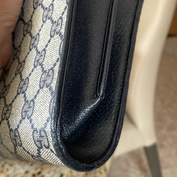 Authentic Gucci GG Supreme Leather Shoulder Bag/ Crossbody Bag. - Picture 6 of 17